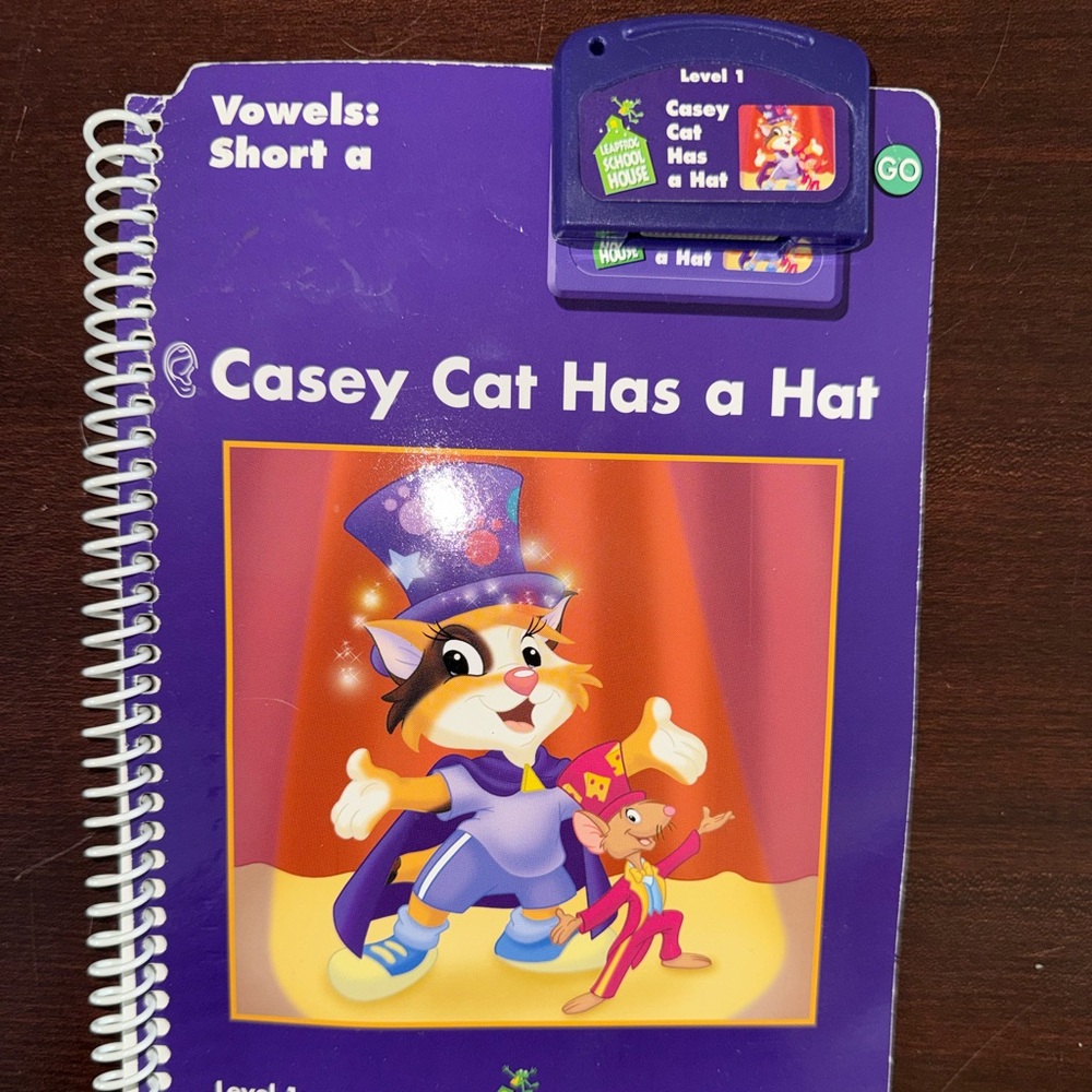 Used Leap Frog Level 1 Casey Cat Has A Hat Book & Game. Not Tested